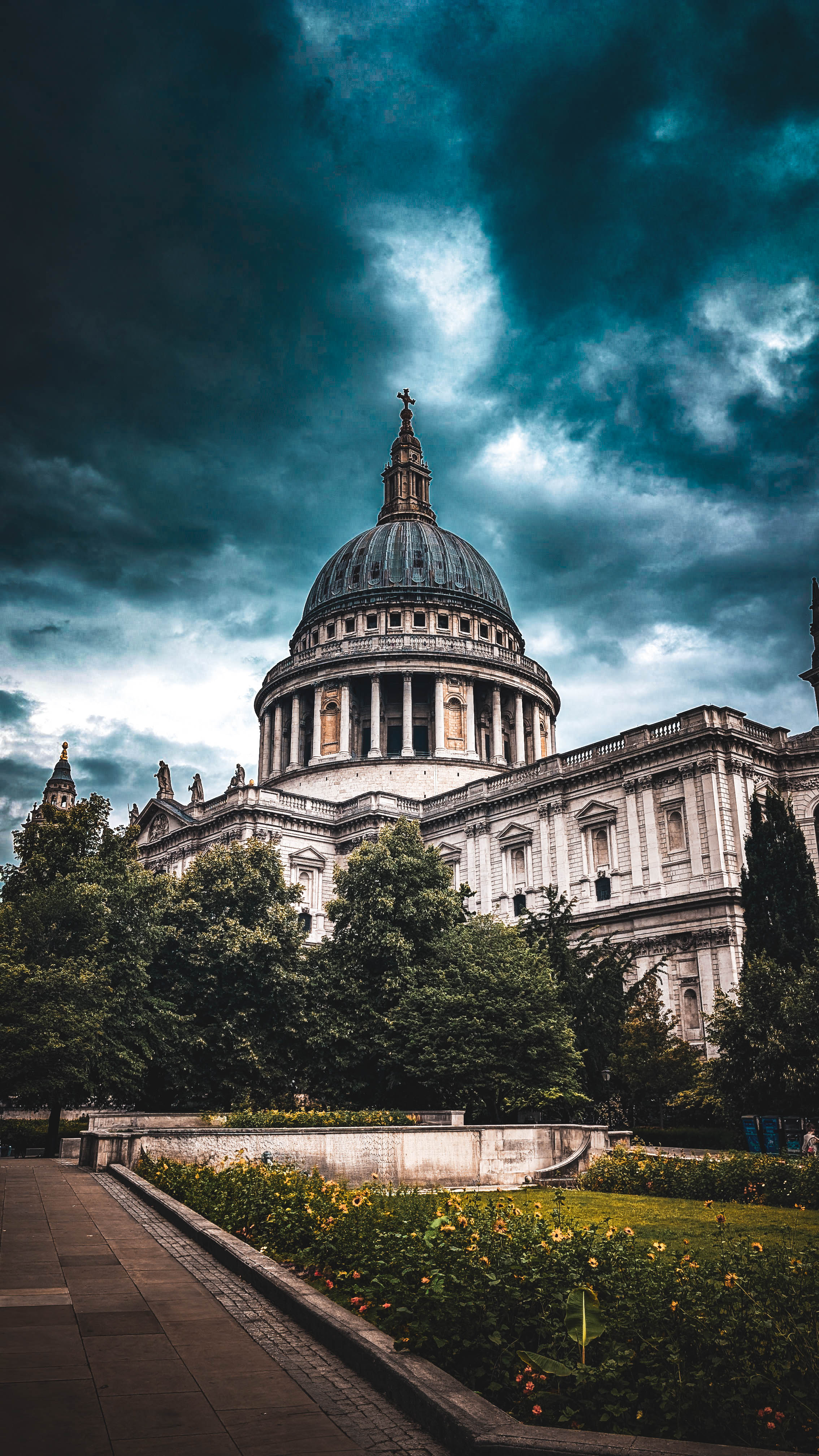 St_Pauls_Gloomy_Sky